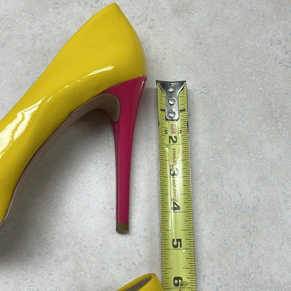 Guess Heels - Picture 6 of 10